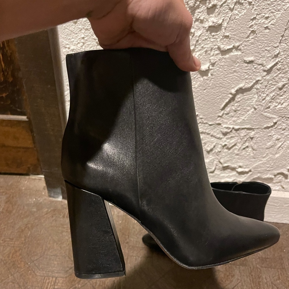 //NEW// Vince Camuto bootie